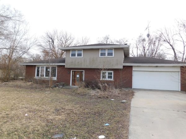 150 W Dixie Highway , St. Anne, IL 60964