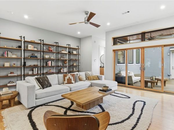 212 SE 7th Street, Bentonville, AR 72712