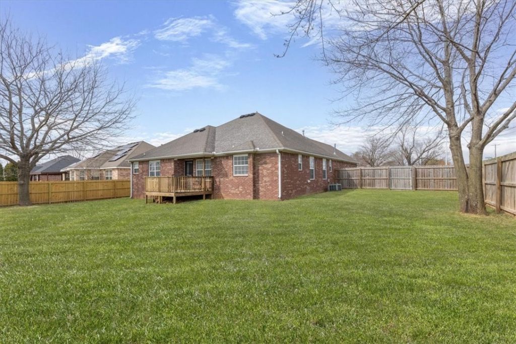101 Fox Run Centerton, AR 72719