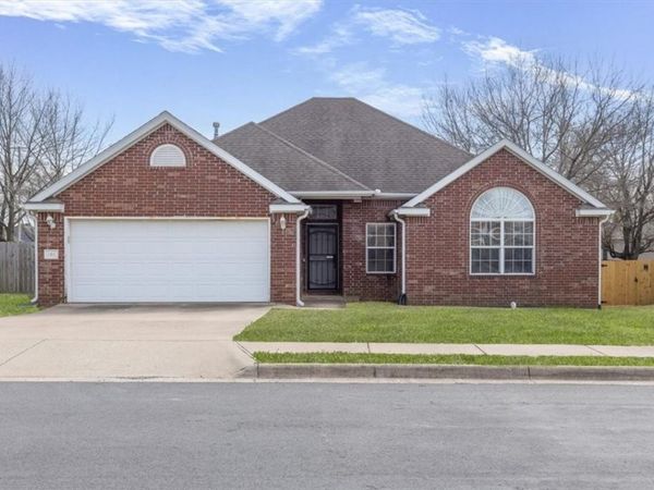 101 Fox Run, Centerton, AR 72719