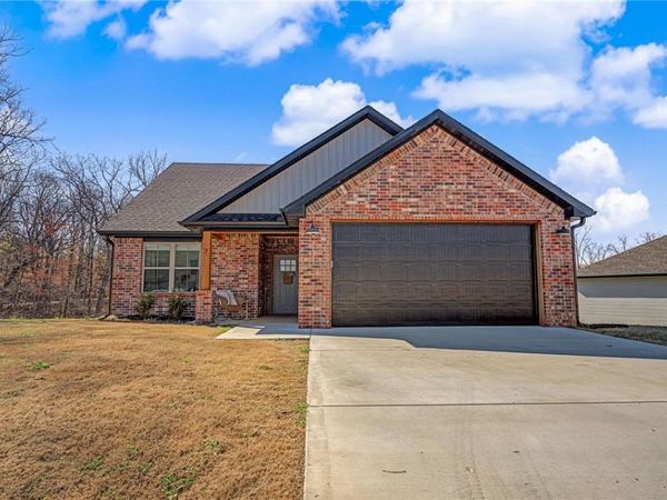 7 Knebworth Drive, Bella Vista, AR 72714