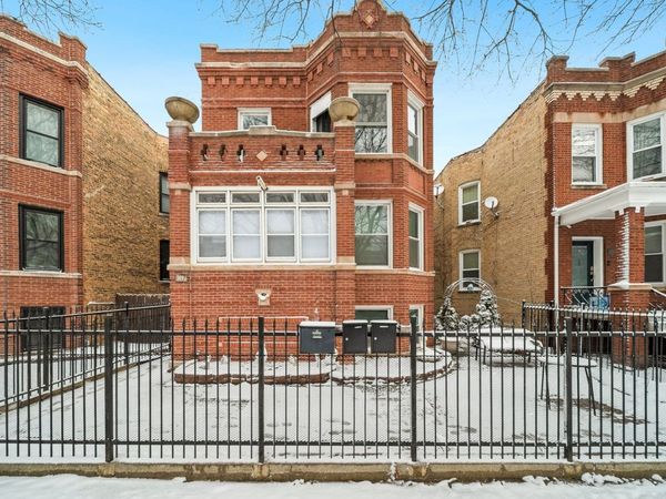 3936 W Cornelia Avenue, Chicago, IL 60618