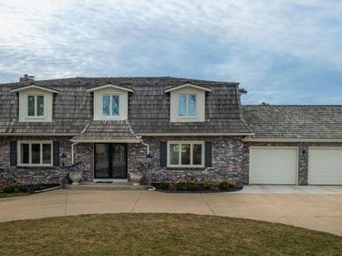9944 Devonshire Drive, Omaha, NE 68114