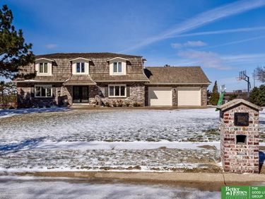 9944 Devonshire Drive , Omaha, NE 68114