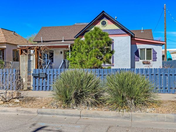 209 Hazeldine Avenue SW, Albuquerque, NM 87102