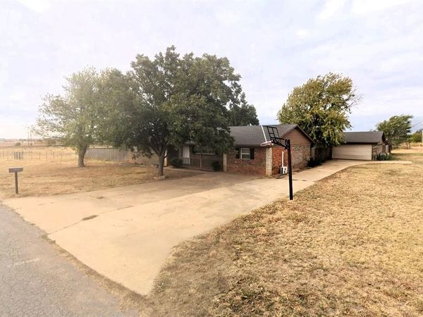 101 S Highland Avenue, Hobart, OK 73651