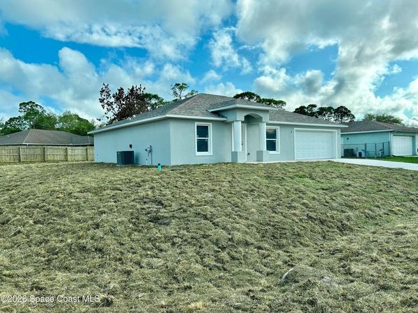 640 Roth Court SE , Palm Bay, FL 32909