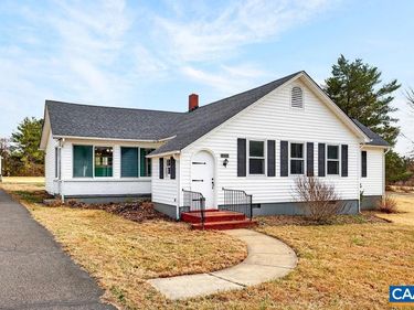 5694 PATRICK HENRY HWY, Roseland, VA 22967