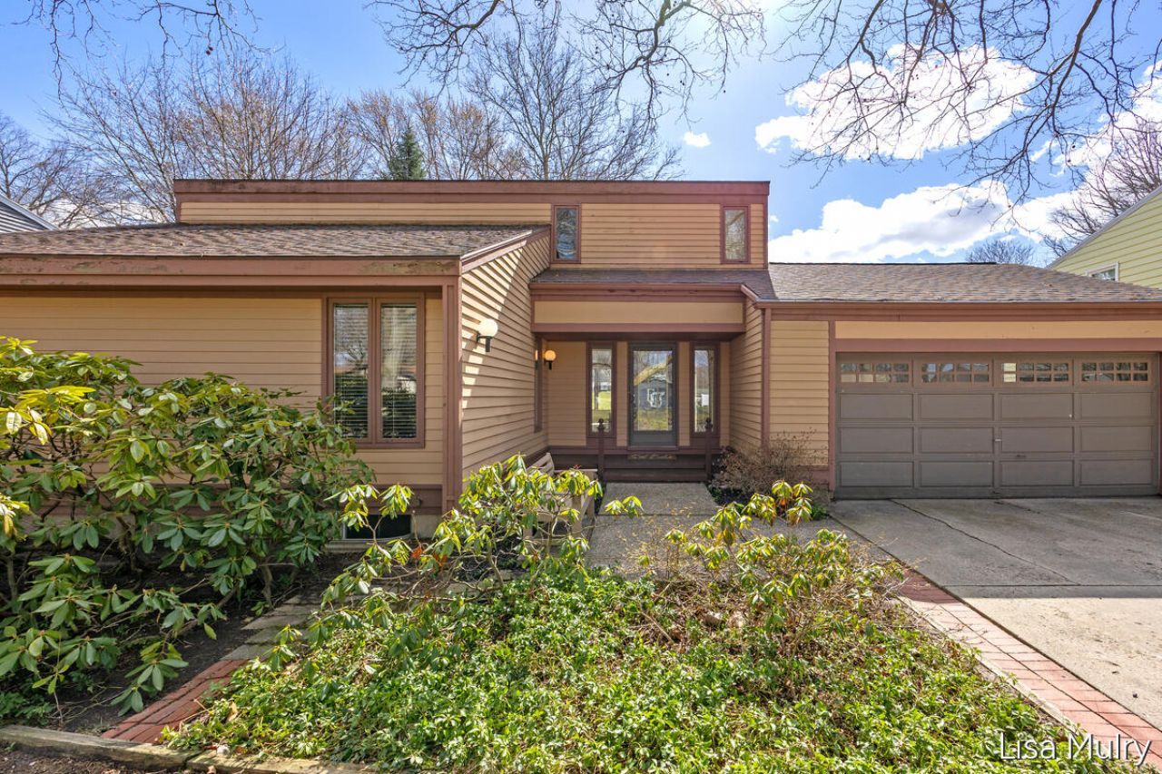 1810 Southampton Se, Grand Rapids, MI 49508 Main Photo