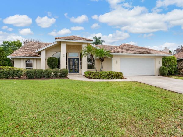 407 SW Locust Cove, Port St. Lucie, FL 34986