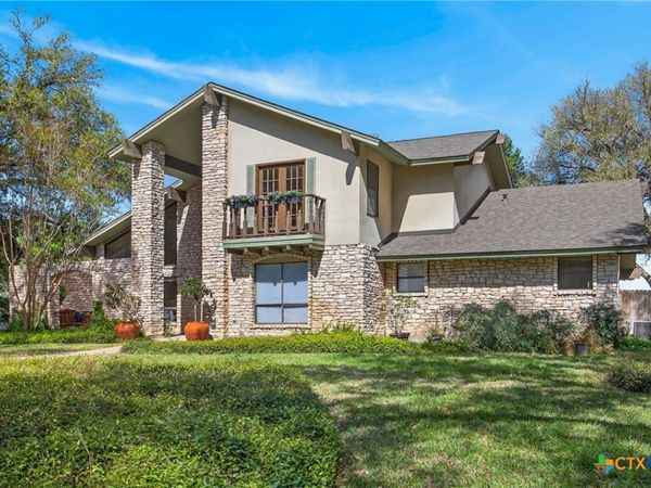 201 S Contour Drive, Gonzales, TX 78629