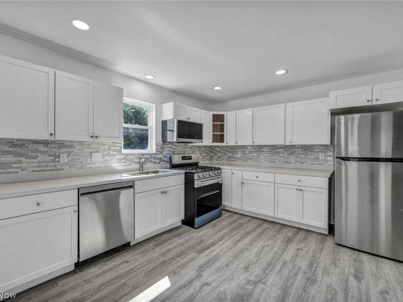 15800 Northwood Avenue , Maple Heights, OH 44137 Photo 12