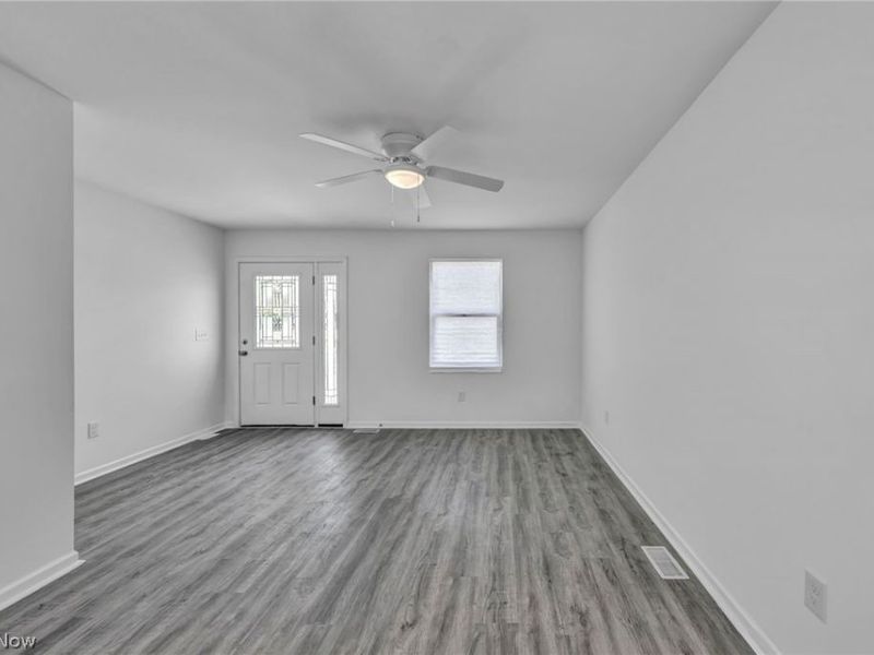 15800 Northwood Avenue , Maple Heights, OH 44137 Photo 13