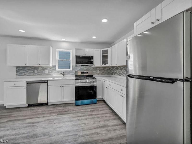 15800 Northwood Avenue , Maple Heights, OH 44137 Photo 2