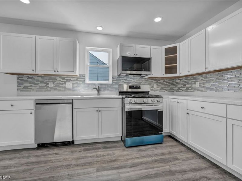 15800 Northwood Avenue , Maple Heights, OH 44137 Photo 3