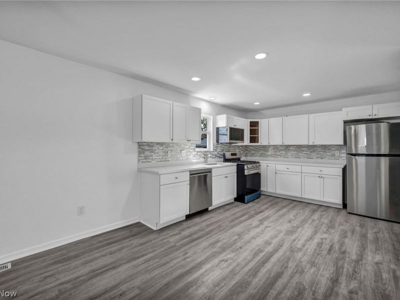 15800 Northwood Avenue , Maple Heights, OH 44137 Photo 9