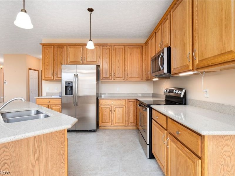 1045 Ashley Taylor Court, Wadsworth, OH 44281 Photo 12