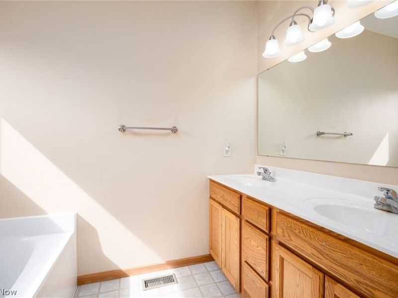 1045 Ashley Taylor Court, Wadsworth, OH 44281 Photo 20