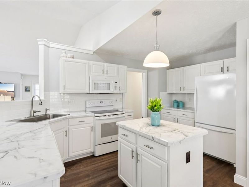 205 Bridgewater Lane, Chardon, OH 44024 Photo 12