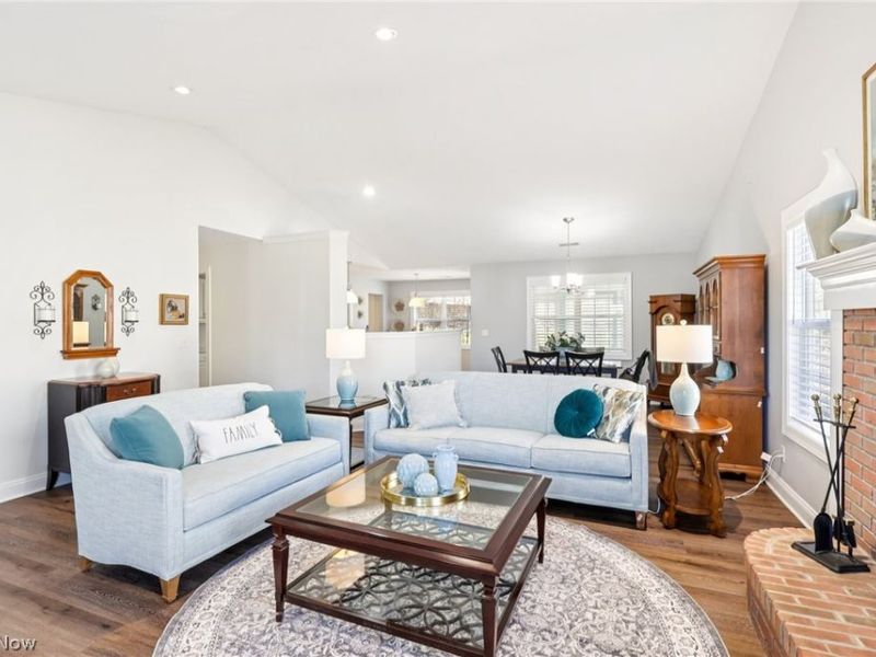 205 Bridgewater Lane, Chardon, OH 44024 Photo 3