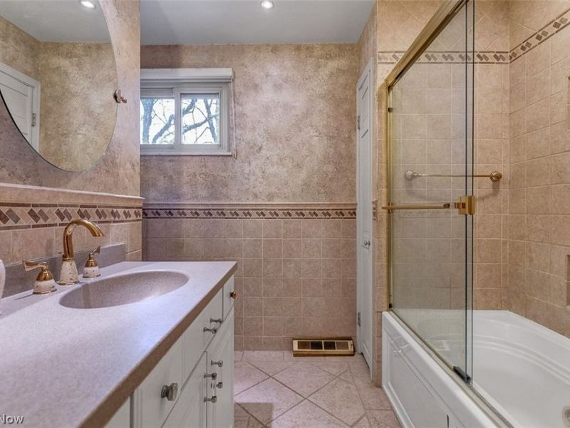 2990 Hampton Road, Cleveland, OH 44120 Photo 22