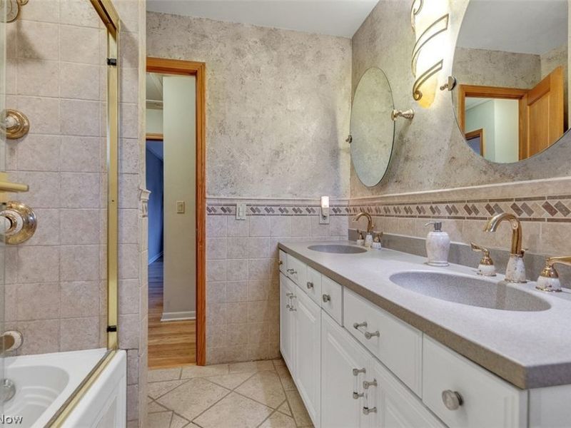 2990 Hampton Road, Cleveland, OH 44120 Photo 23