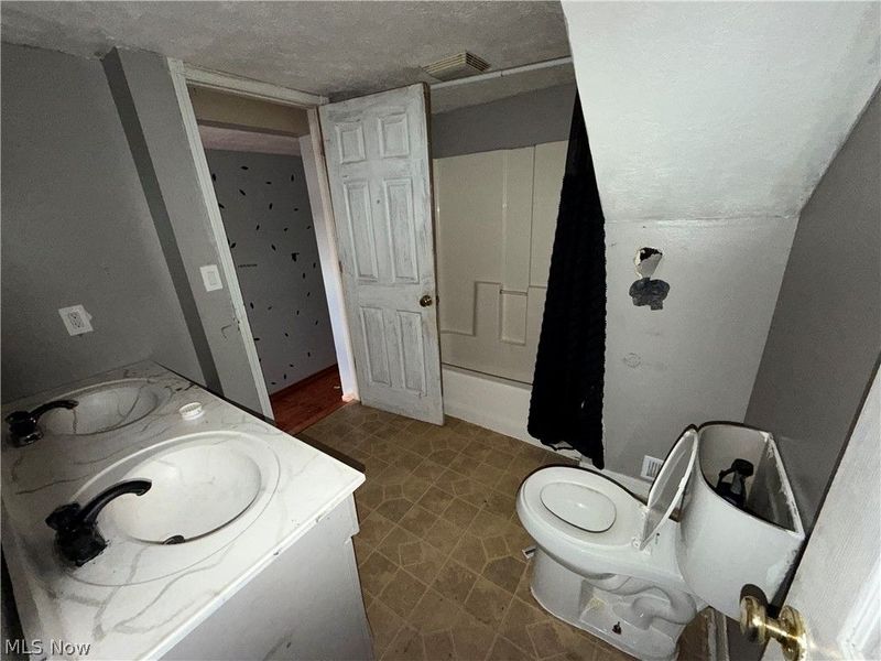 6482 Lear Nagle Road, North Ridgeville, OH 44039 Photo 10