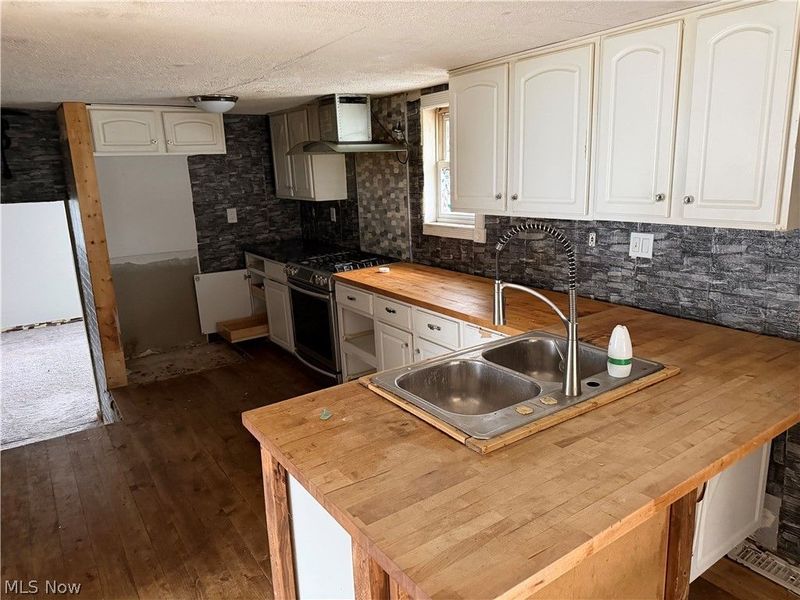 6482 Lear Nagle Road, North Ridgeville, OH 44039 Photo 3