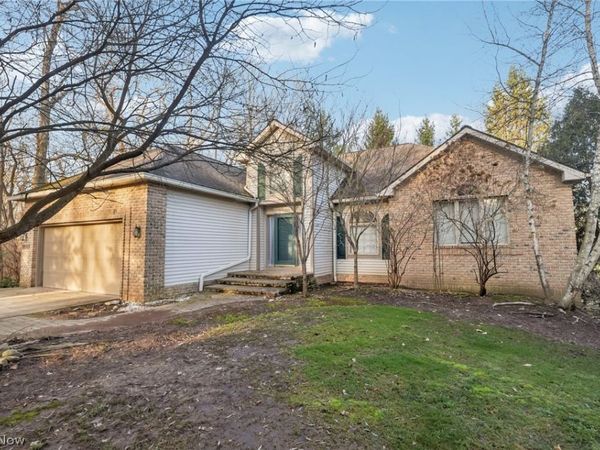 2800 Valley Road, Cuyahoga Falls, OH 44223