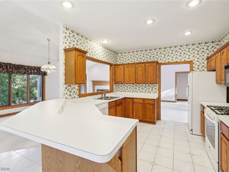 2800 Valley Road, Cuyahoga Falls, OH 44223 Photo 13