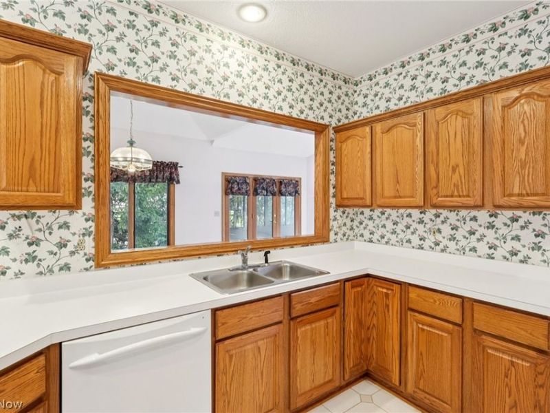 2800 Valley Road, Cuyahoga Falls, OH 44223 Photo 14