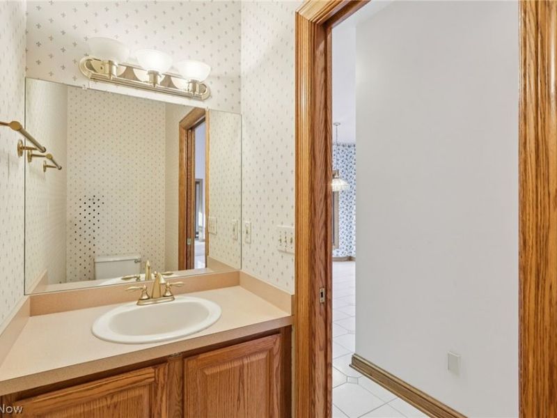 2800 Valley Road, Cuyahoga Falls, OH 44223 Photo 22