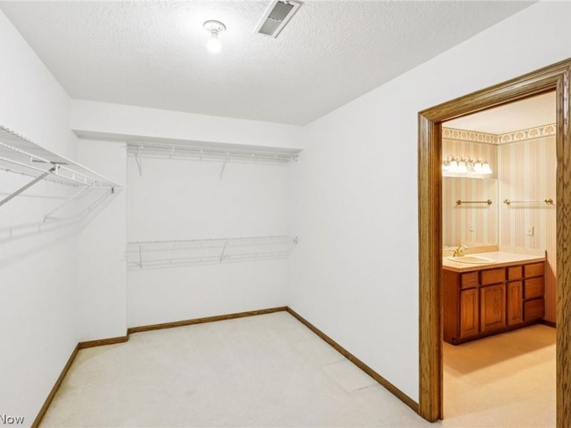 2800 Valley Road, Cuyahoga Falls, OH 44223 Photo 45