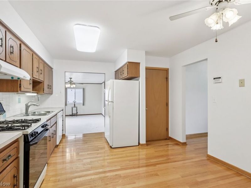 1608 Jacqueline Drive, Parma, OH 44134 Photo 11