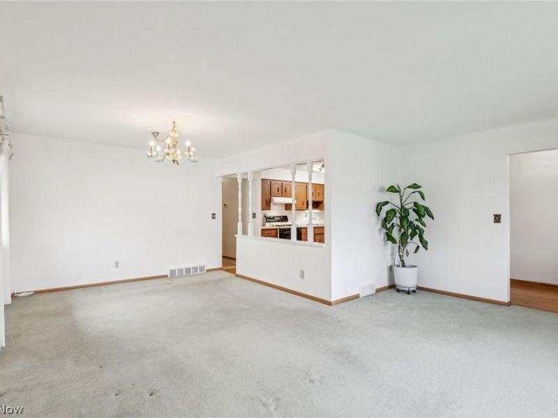 1608 Jacqueline Drive, Parma, OH 44134 Photo 4