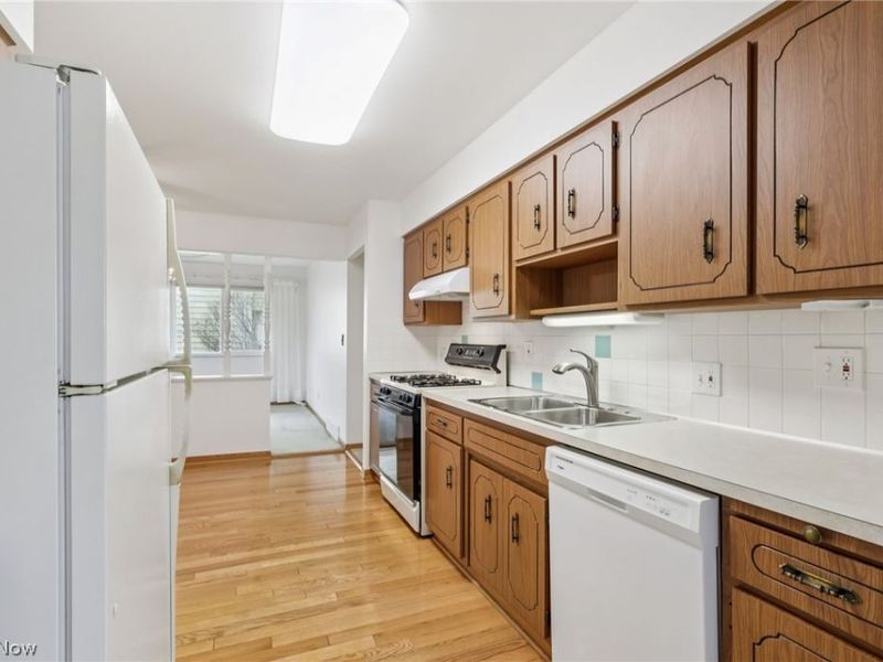 1608 Jacqueline Drive, Parma, OH 44134 Photo 9