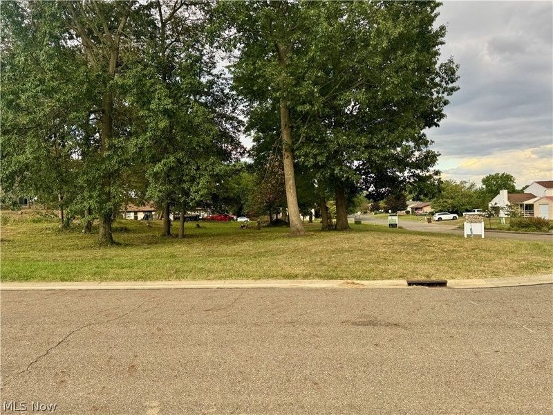 537 E Lakewood Drive, Canal Fulton, OH 44614 Photo 1