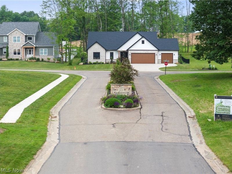 537 E Lakewood Drive, Canal Fulton, OH 44614 Photo 6