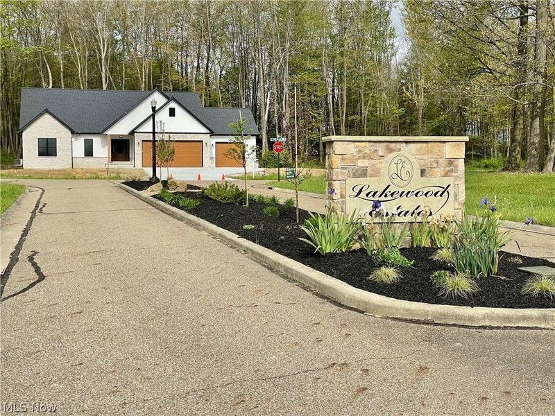 537 E Lakewood Drive, Canal Fulton, OH 44614 Photo 8