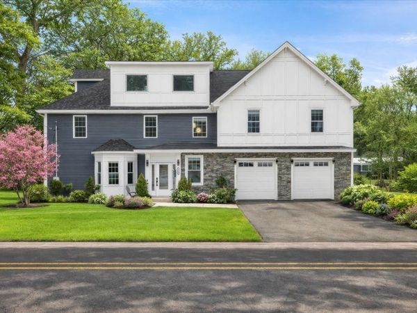 880 Summer St, Lynnfield, MA 01940