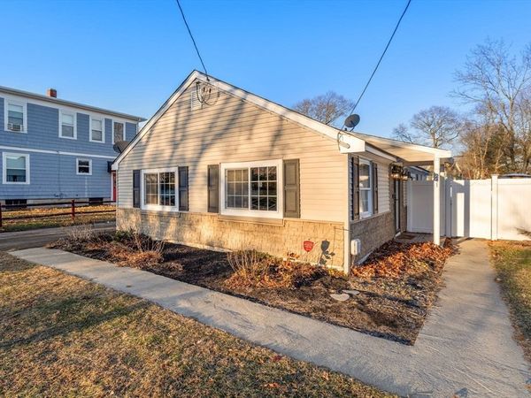 241 Mendon Rd, Attleboro, MA 02703