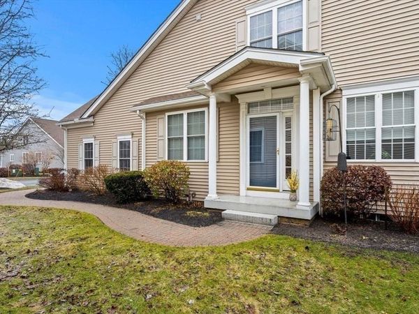 3 Larkspur Cir, Unit 3, Georgetown, MA 01833