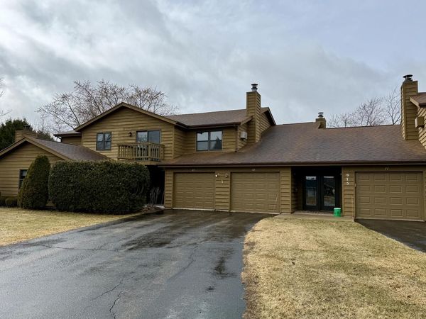 975 Manor DRIVE, Unit 83, Neenah, WI 54956