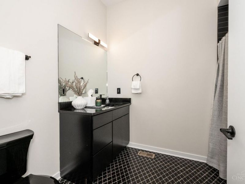 419 E Thirteenth Street, Cincinnati, OH 45202 Photo 33