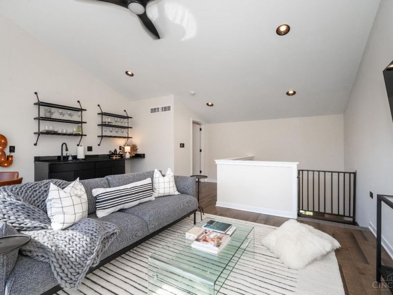 419 E Thirteenth Street, Cincinnati, OH 45202 Photo 52