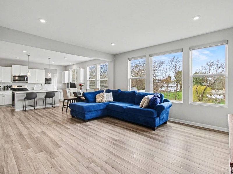 4677 Hampton Pointe Drive, Green Township, OH 45248 Photo 6