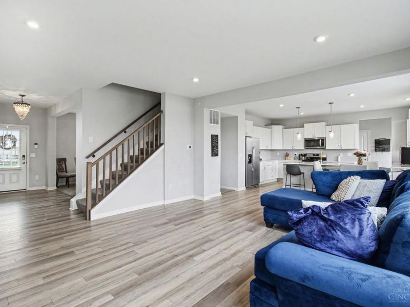 4677 Hampton Pointe Drive, Green Township, OH 45248 Photo 7