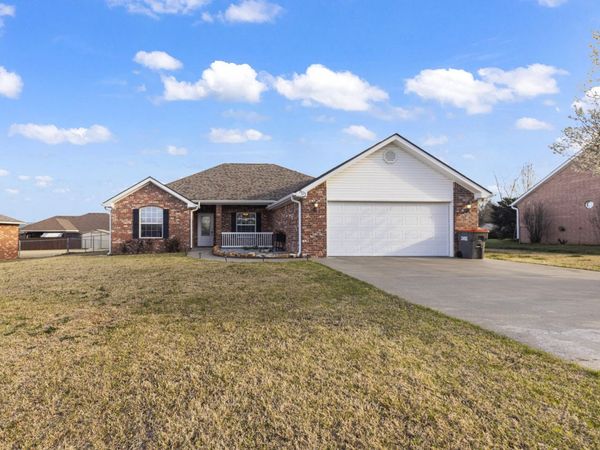 801 E 9th Street, Grove, OK 74344