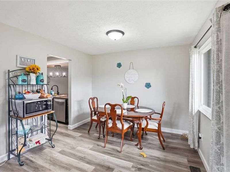 723 W Alkaline Springs Road, Vandalia, OH 45377 Photo 8