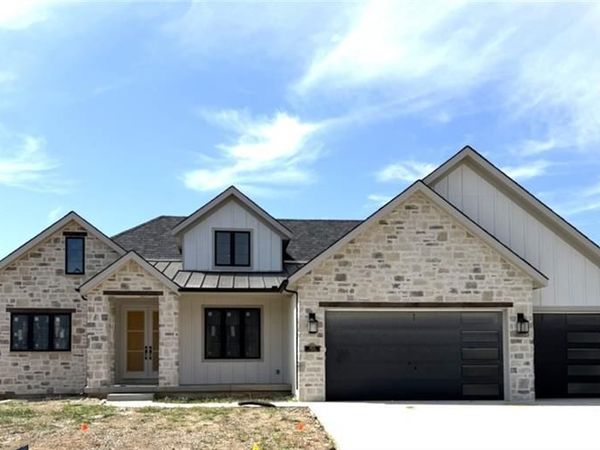 8712 N LEWIS Avenue, Kansas City, MO 64157